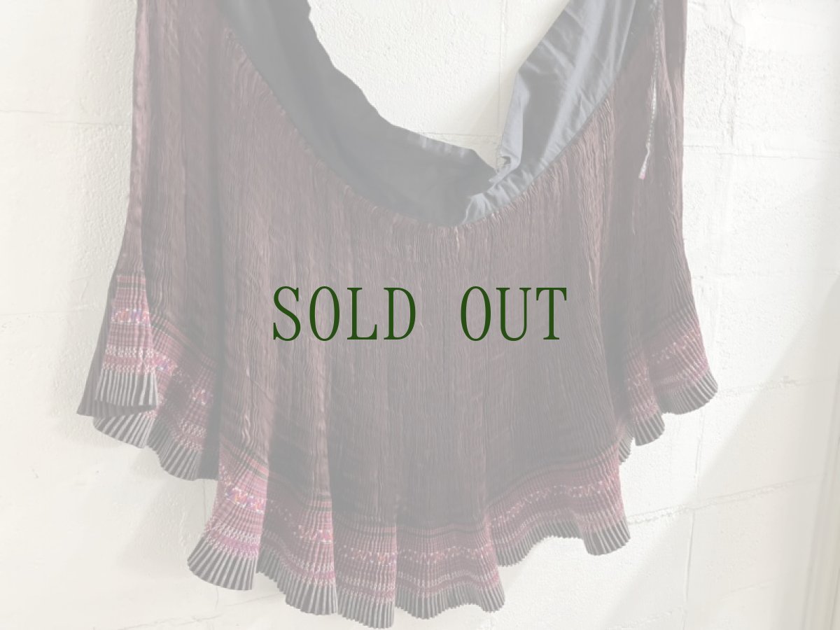 画像7: 貴州省黄平苗族(ミャオ族)　プリーツ巻きスカート（野蚕絹・草木染）ビンテージ【シルク】 (7)