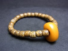 画像1: アンティーク・チベタンアンバー(Tibetan old amber)と老星月菩提樹の念珠ブレスレット　TIbetan Star&moon bodhi seed mala  (1)