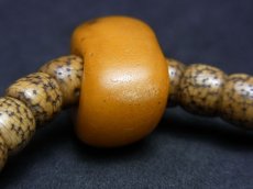 画像8: アンティーク・チベタンアンバー(Tibetan old amber)と老星月菩提樹の念珠ブレスレット　TIbetan Star&moon bodhi seed mala  (8)
