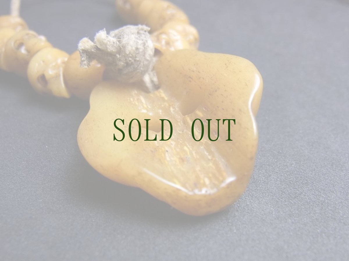 画像8: 【カパラの数珠大玉(tibetan old kapala )】と【カンルゥ】＆【ヤクの骨珠】（チベタンスカル（ルンゴ））の首飾り (8)