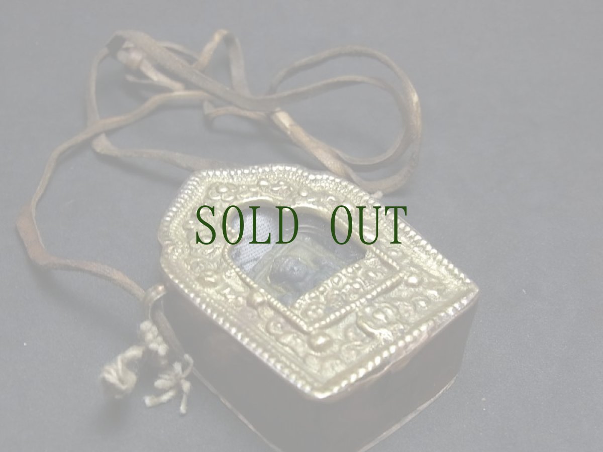 画像7: 四臂観音菩薩（チャンレーシィクチャクシパ）のツァツァ仏と　ガウ（仏像用厨子、 gau ）チベット密教法具 (7)