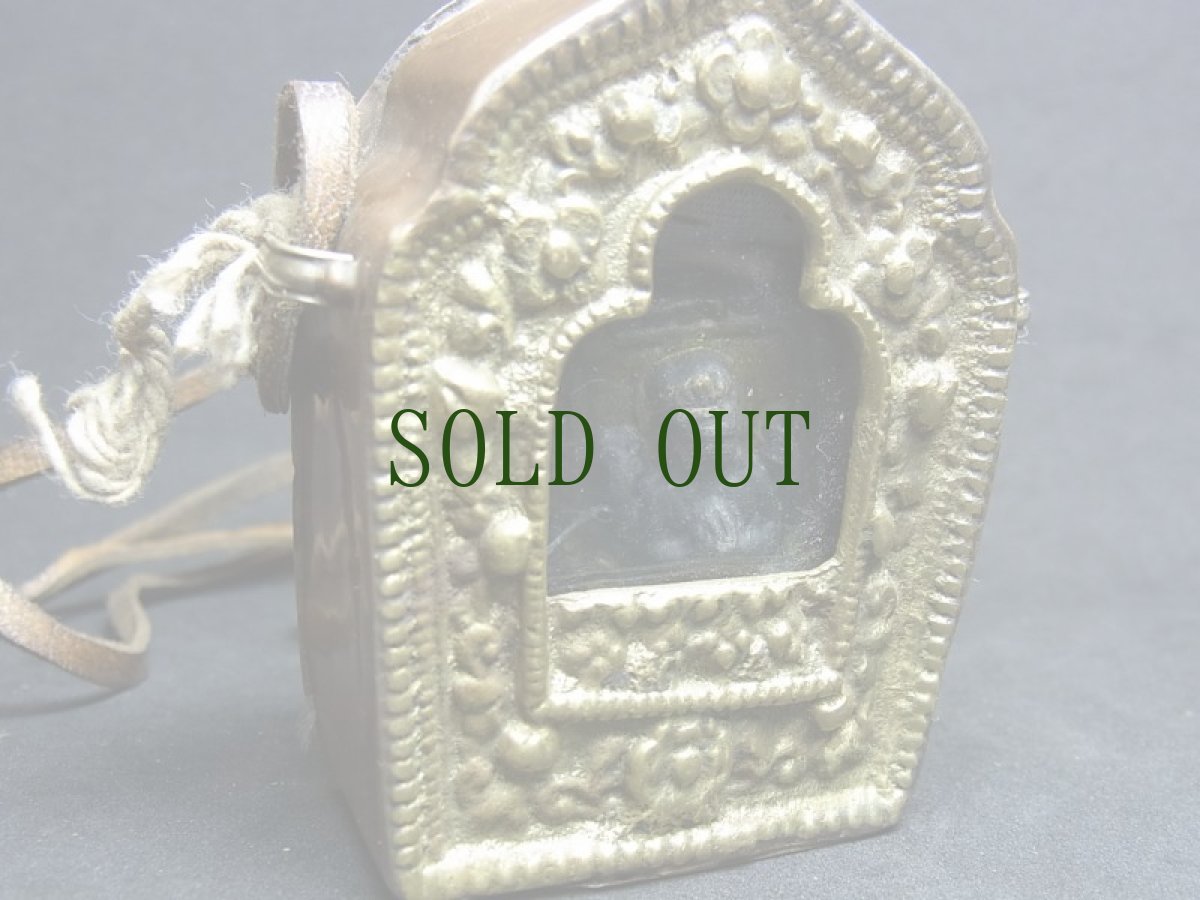 画像6: 四臂観音菩薩（チャンレーシィクチャクシパ）のツァツァ仏と　ガウ（仏像用厨子、 gau ）チベット密教法具 (6)