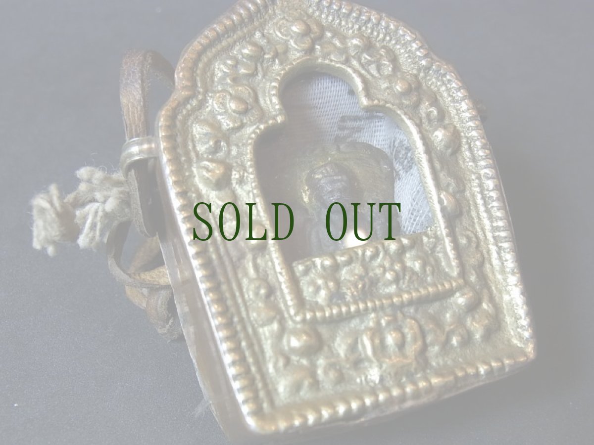 画像8: 四臂観音菩薩（チャンレーシィクチャクシパ）のツァツァ仏と　ガウ（仏像用厨子、 gau ）チベット密教法具 (8)