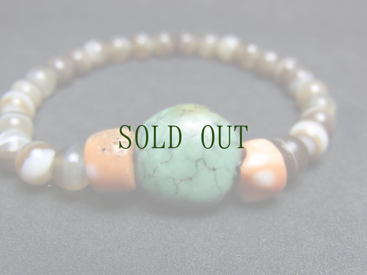 画像2: TIbetan old turquoise and coral　チベタン天然ターコイズ(yu)とコーラル（山珊瑚）、縞瑪瑙のブレスレット　 (2)