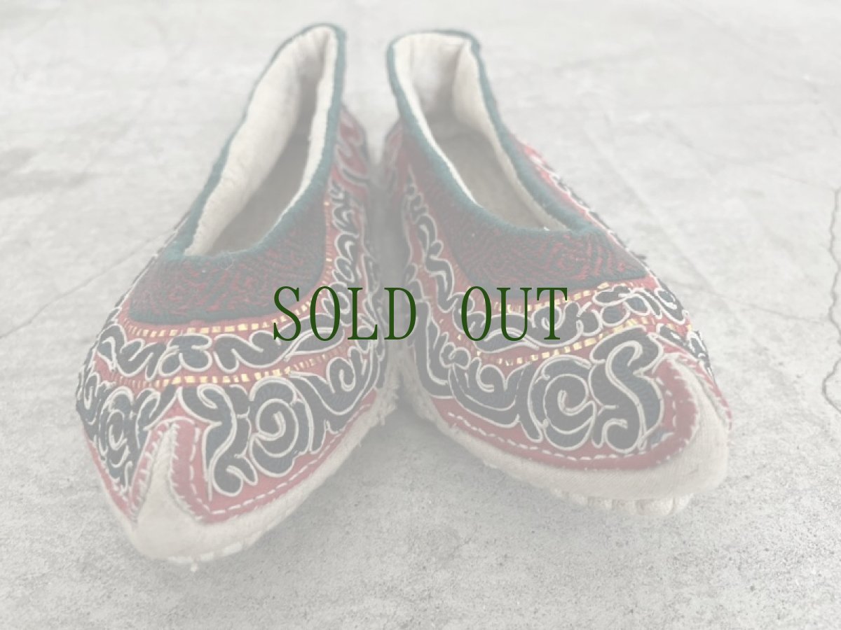 画像2: 貴州省三都水族(shui zu /スイ族)　刺繍布靴　（アンティーク） (2)