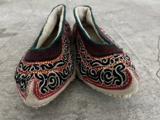 画像2: 貴州省三都水族(shui zu /スイ族)　刺繍布靴　（アンティーク） (2)