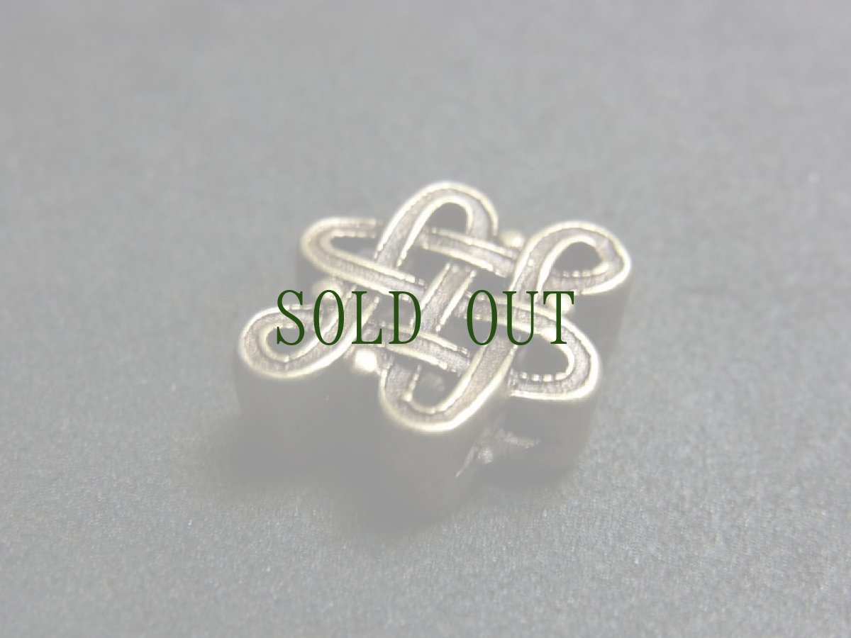 画像2: エンドレスノット（ベルべ・サンサーラ・無限の紐）チベット八吉祥紋・真鍮製/ゴールド色（大） (2)