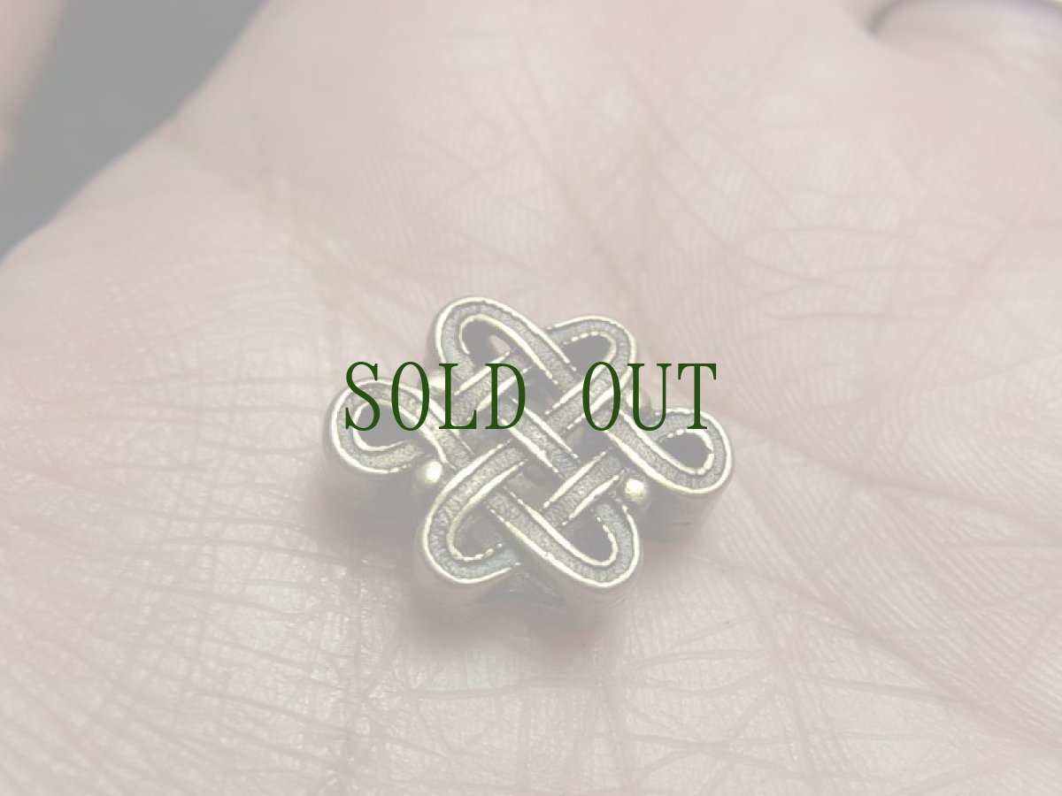 画像8: エンドレスノット（ベルべ・サンサーラ・無限の紐）チベット八吉祥紋・真鍮製/ゴールド色（大） (8)