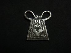 画像1: Old  silver pendant top from Hmong  （モン族）錠前型　銀製トップ　ヴィンテージ (1)