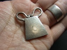 画像6: Old  silver pendant top from Hmong  （モン族）錠前型　銀製トップ　ヴィンテージ (6)