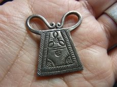 画像5: Old  silver pendant top from Hmong  （モン族）錠前型　銀製トップ　ヴィンテージ (5)