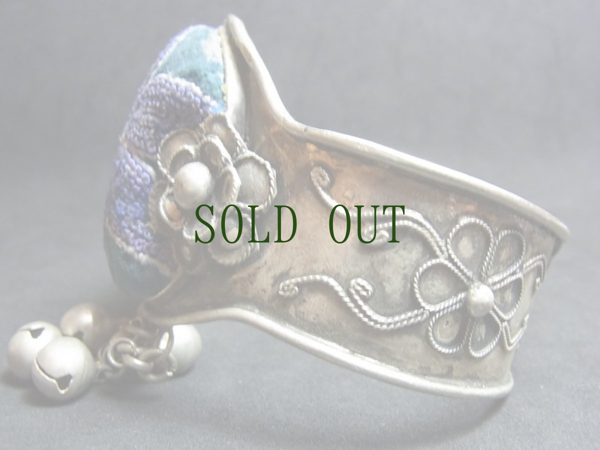 画像5: 貴州省ミャオ族の刺繍古裂バングル(苗銀)　Miao old embroidery silver bangle (5)