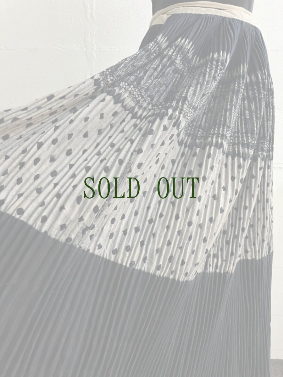 画像19: プイ族（ 布依族）ろうけつ・本藍染　ロング丈巻きスカート(リバーシブル可能)　ヴィンテージ　 (19)