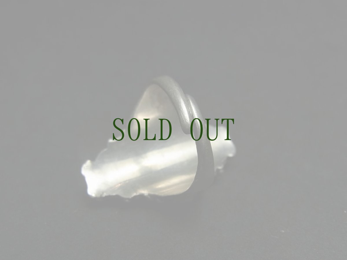 画像4: Tibetan  silver ring with  coral 　チベタン・コーラル（珊瑚）のシルバーリング（銀92・5）　 (4)