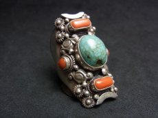 画像1: Tibetan  silver ring with turquoise and coral 　チベタン・ターコイズとコーラル（珊瑚）のシルバーリング（銀92・5）　 (1)