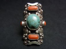 画像2: Tibetan  silver ring with turquoise and coral 　チベタン・ターコイズとコーラル（珊瑚）のシルバーリング（銀92・5）　 (2)