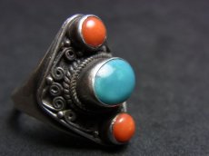 画像4: Tibetan  silver ring with turquoise and coral 　チベタン・ターコイズとコーラル（珊瑚）のシルバーリング（銀92・5）　 (4)