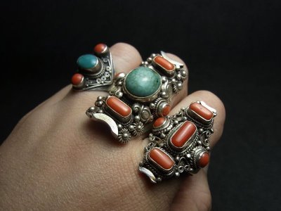 画像1: Tibetan  silver ring with turquoise and coral 　チベタン・ターコイズとコーラル（珊瑚）のシルバーリング（銀92・5）　