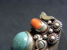 画像4: Tibetan  silver ring with turquoise and coral 　チベタン・ターコイズとコーラル（珊瑚）のシルバーリング（銀92・5）　 (4)