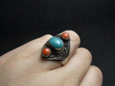 画像6: Tibetan  silver ring with turquoise and coral 　チベタン・ターコイズとコーラル（珊瑚）のシルバーリング（銀92・5）　 (6)