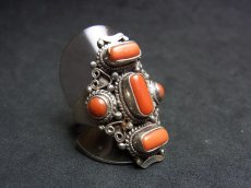 画像1: Tibetan  silver ring with  coral 　チベタン・コーラル（珊瑚）のシルバーリング（銀92・5）　 (1)