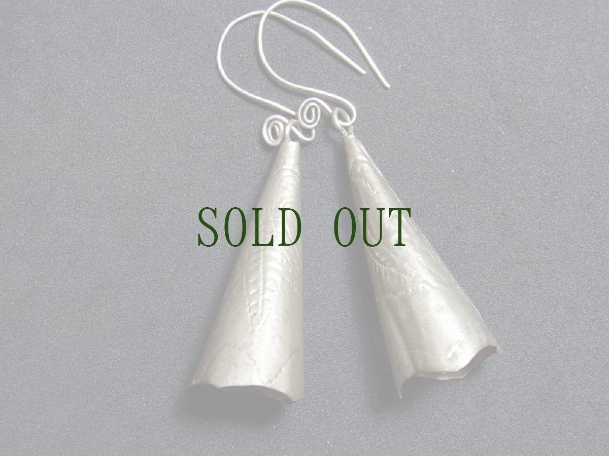 画像2: 貴州苗族(ミャオ族)の苗銀製トライバルピアス   (ビンテージ) (2)