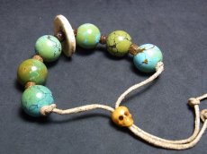 画像3: チベタン天然ターコイズ(yu)　とマニコロ・トゥン（シャンカ）のブレスレット　TIbetan old  turquoise　bracelet (3)