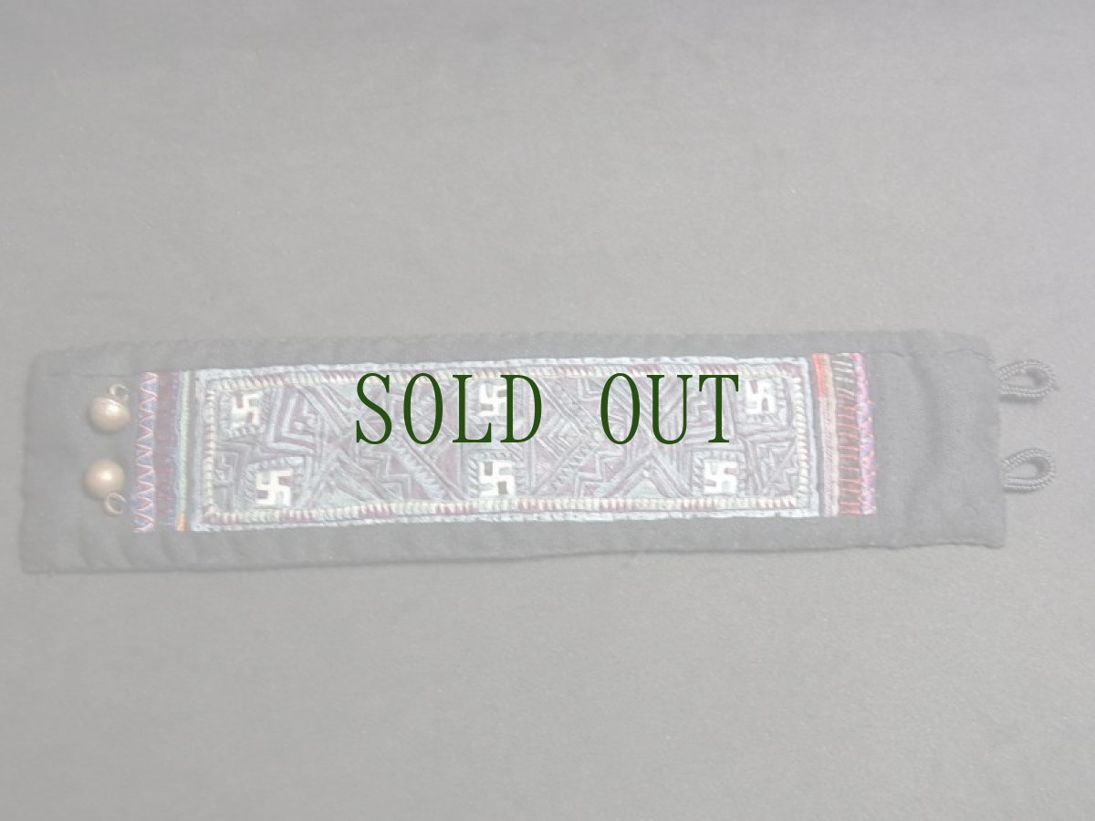 画像6: 貴州省苗族（ミャオ族）の刺繍古裂・布ブレスレット【堆繍】　（Miao old embroidered cloth bracelet） (6)