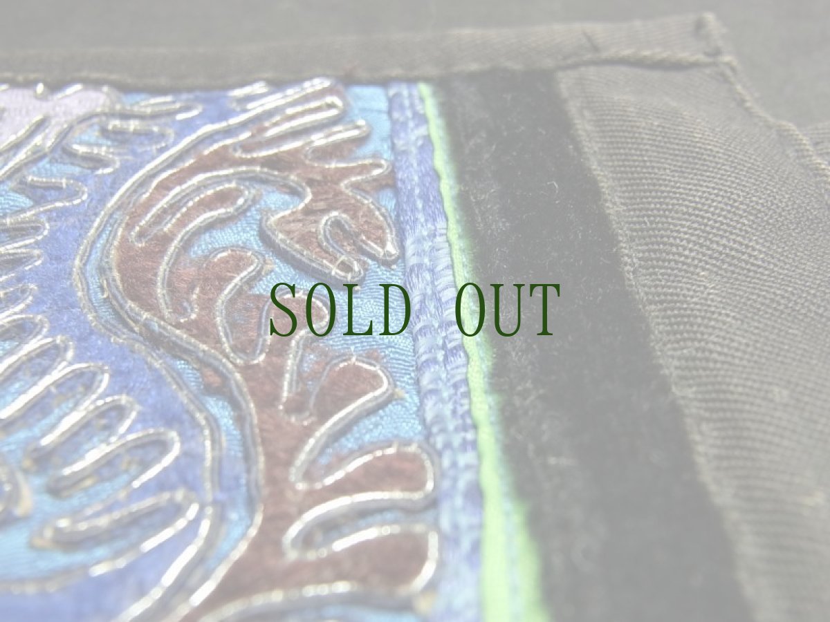 画像9: 貴州省侗族（トン族）の刺繍古裂・布ブレスレット【盤龍紋】　（ Dong old embroidered cloth bracelet） (9)