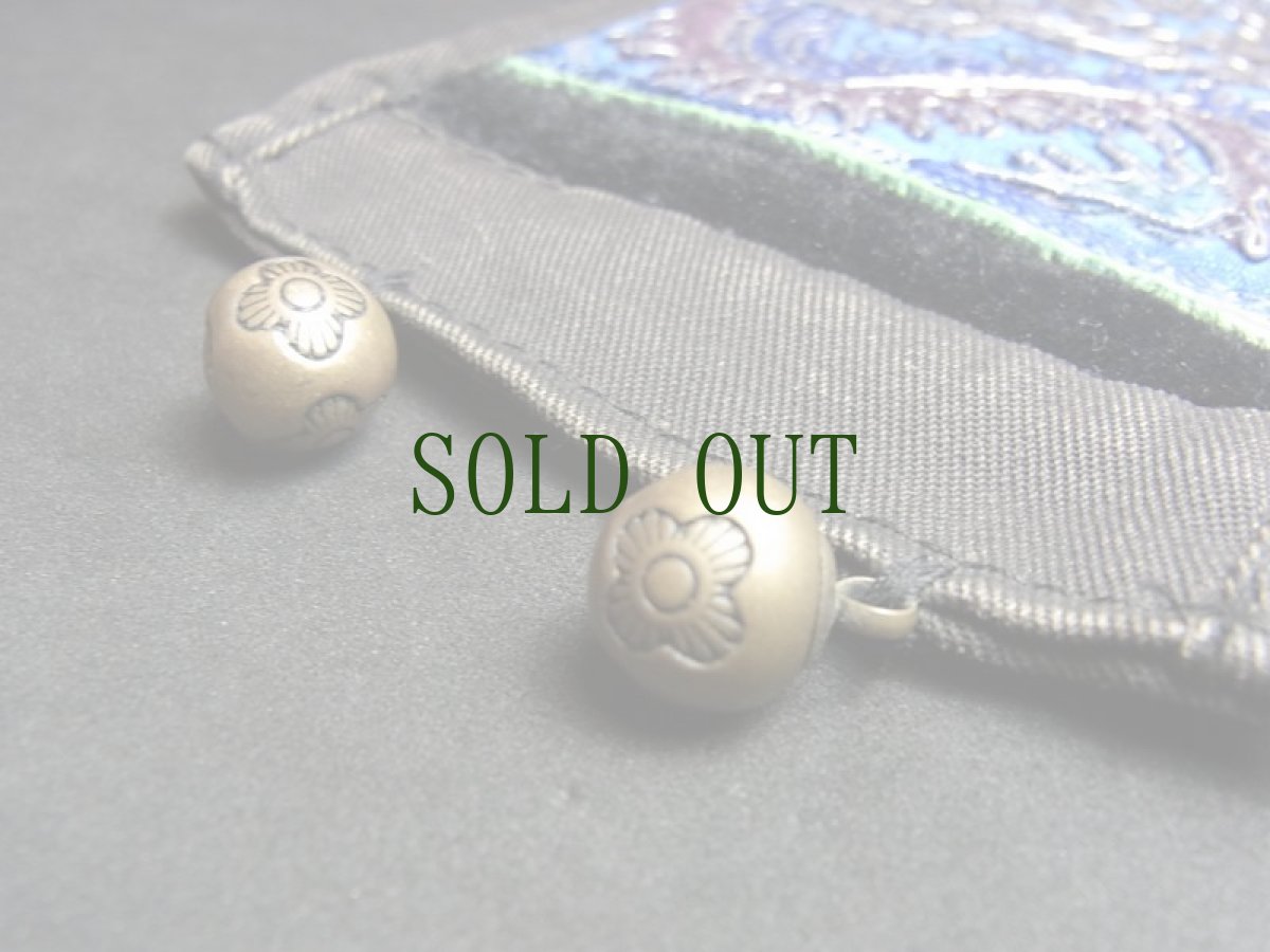 画像5: 貴州省侗族（トン族）の刺繍古裂・布ブレスレット【盤龍紋】　（ Dong old embroidered cloth bracelet） (5)