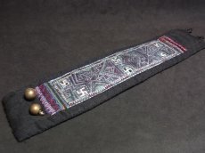 画像5: 貴州省苗族（ミャオ族）の刺繍古裂・布ブレスレット【堆繍】　（Miao old embroidered cloth bracelet） (5)