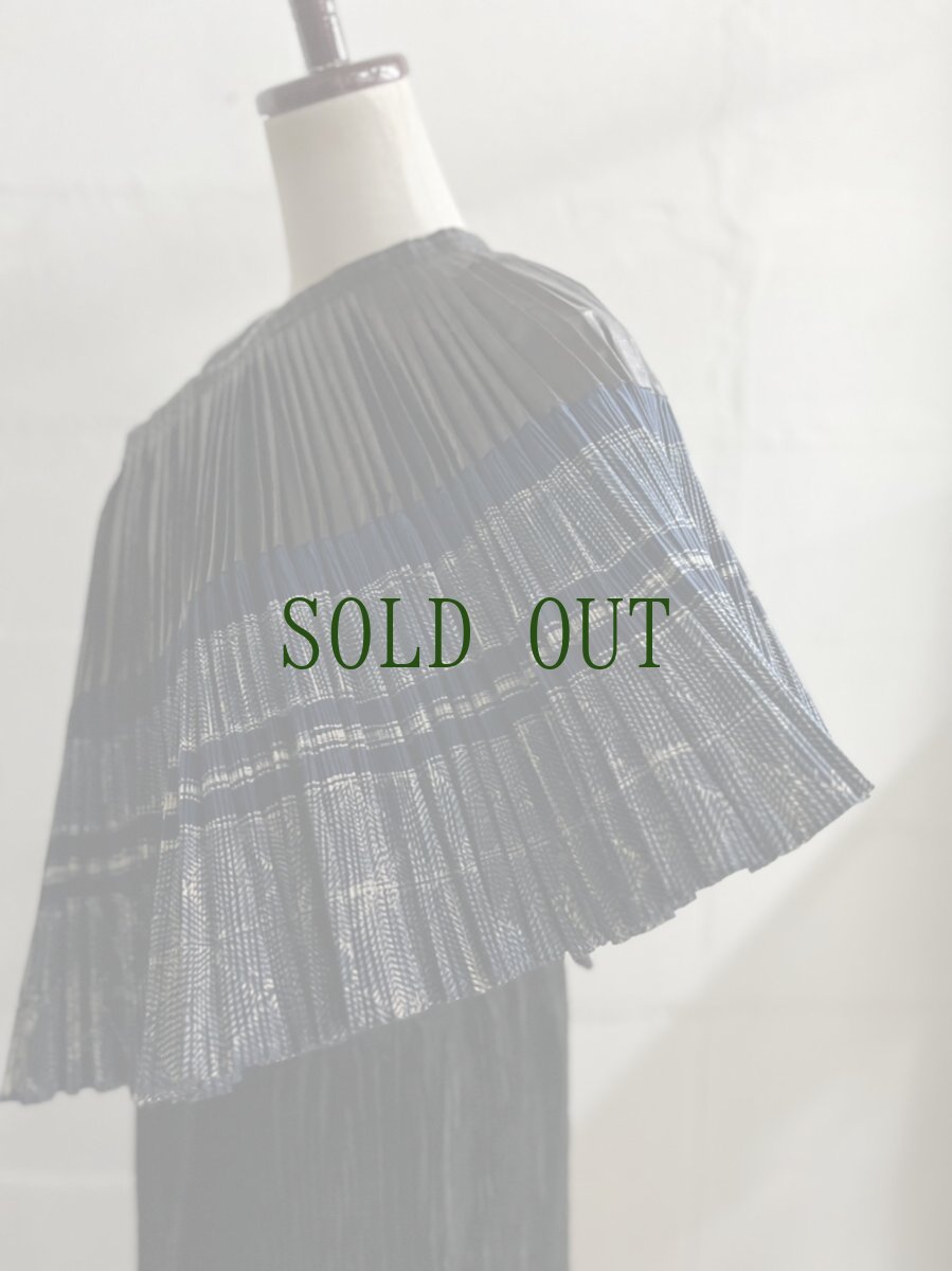 画像10: 榕江ミャオ族(苗族）藍染・亮布　プリーツ巻きオーバースカート　(ビンテージ） (10)