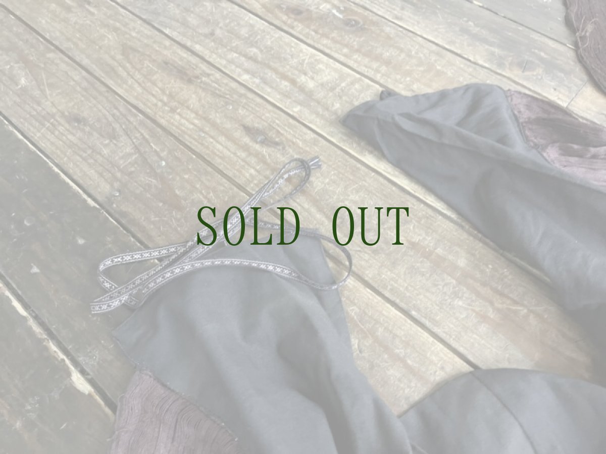 画像9: 貴州省黄平苗族(ミャオ族)　プリーツ巻きスカート（野蚕絹・草木染）ビンテージ【シルク】 (9)