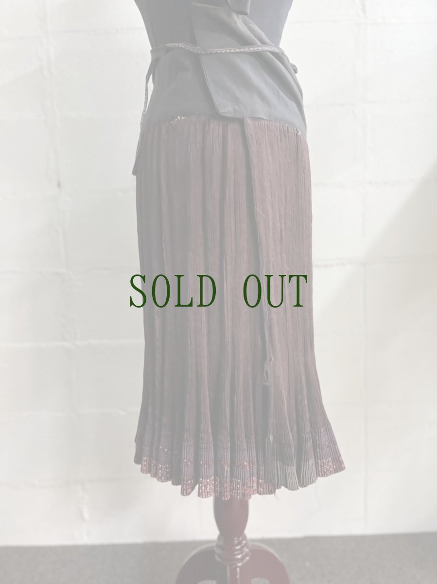 画像19: 貴州省黄平苗族(ミャオ族)　プリーツ巻きスカート（野蚕絹・草木染）ビンテージ【シルク】 (19)