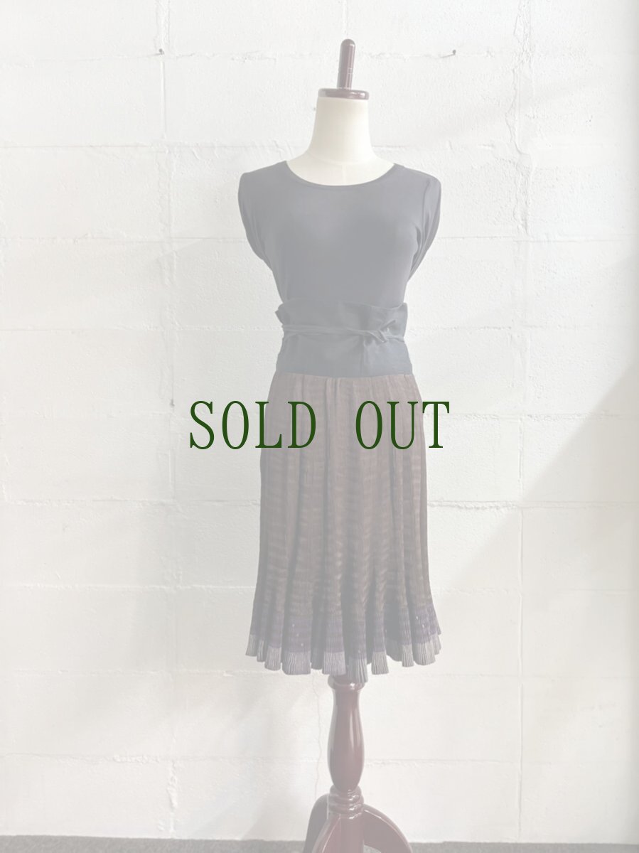 画像12: 貴州省黄平苗族(ミャオ族)　プリーツ巻きスカート（野蚕絹・草木染）ビンテージ【シルク】 (12)