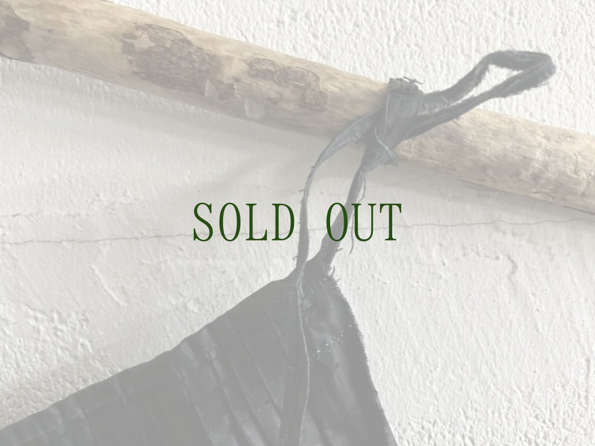 画像10: 榕江ミャオ族(rong jiang 苗族）藍染・亮布　プリーツ巻きオーバースカート　(ビンテージ） (10)