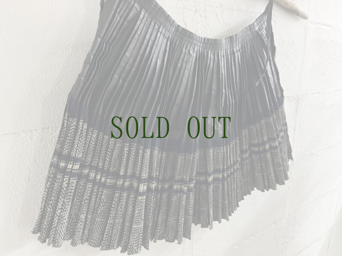 画像7: 榕江ミャオ族(rong jiang 苗族）藍染・亮布　プリーツ巻きオーバースカート　(ビンテージ） (7)