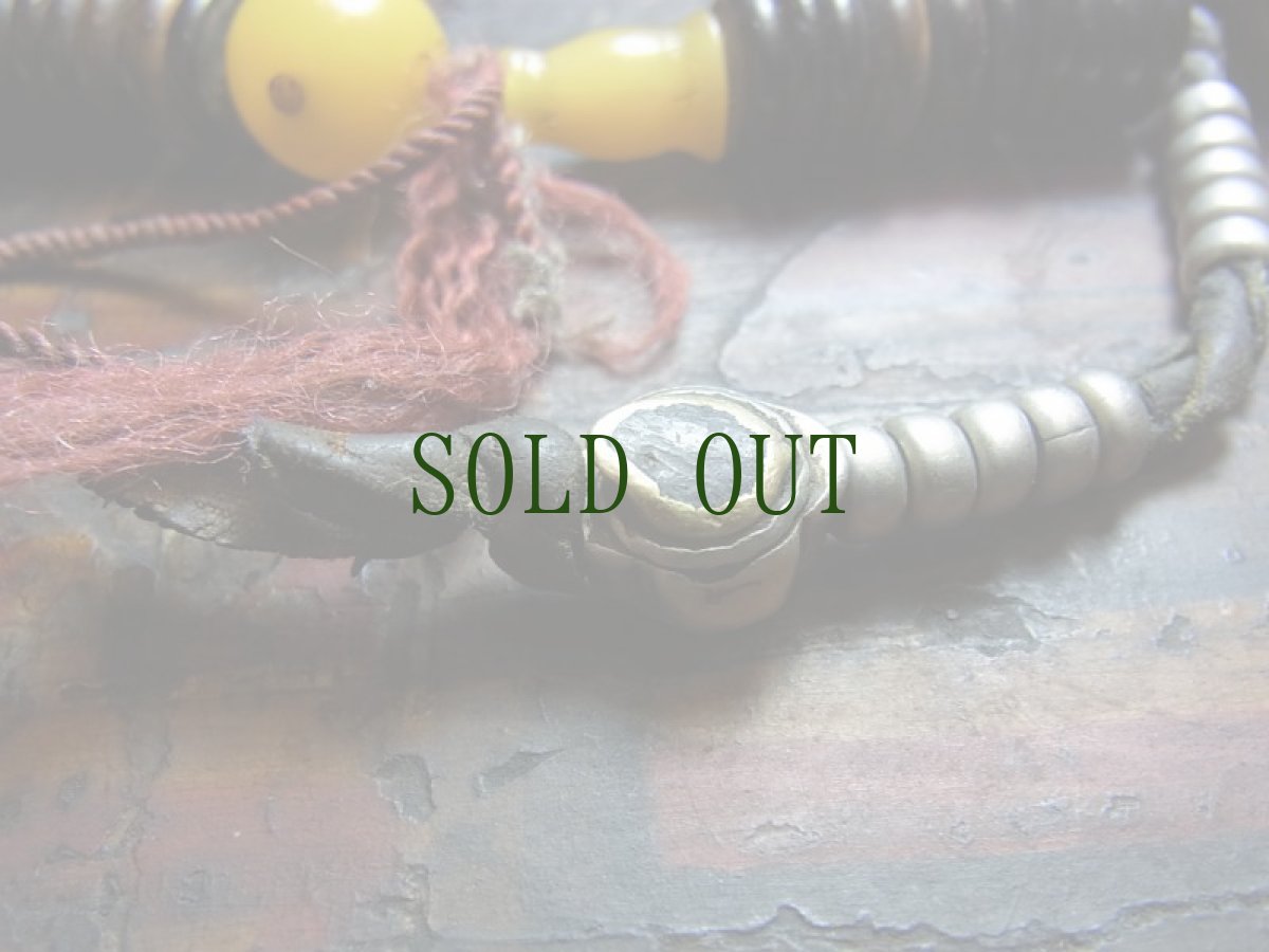 画像6: チベット・老椰子玉とシャンカの天玉、紅朱砂ペマラカ、料器天珠、カウンターの御数珠　101玉 (6)