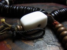 画像10: チベット・老椰子玉とシャンカの天玉、カウンターの御数珠　(Tibetan old palm beads  mala )　107玉 (10)