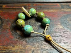 画像10: チベタン天然ターコイズ(yu)　とマニコロ・トゥン（シャンカ）のブレスレット　TIbetan old  turquoise　bracelet (10)