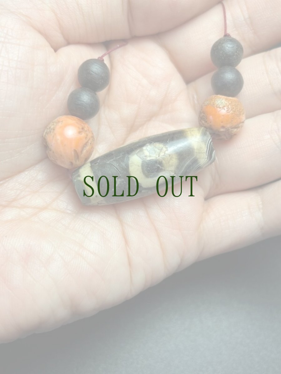 画像9: 古代ジービーズ（ancient dzi mig ni pa with red spot ）特殊二眼老天珠・火供・朱砂　 (9)