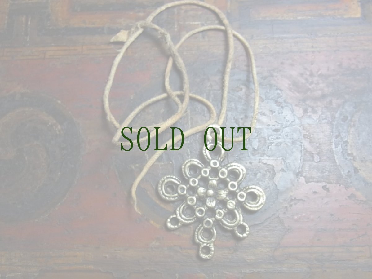 画像2: チベット・トクチャ(天鉄・Thogchags)　ベルべ(無限の紐・エンドレスノット)　真鍮製 (2)