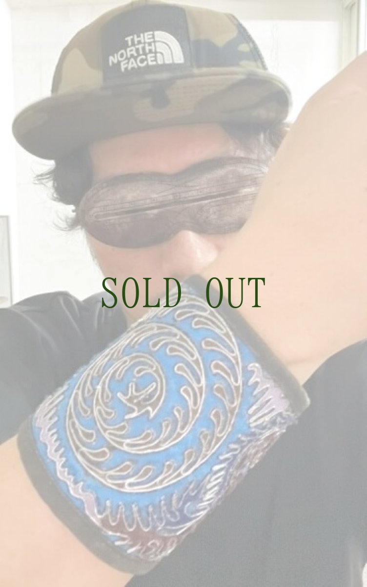 画像19: 貴州省侗族（トン族）の刺繍古裂・布ブレスレット【盤龍紋】　（ Dong old embroidered cloth bracelet） (19)