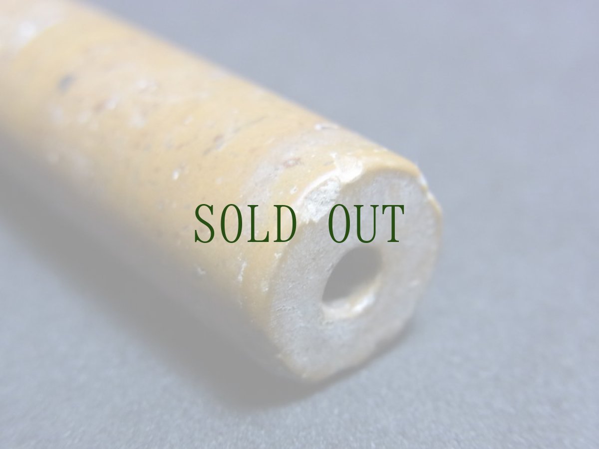 画像4: 滑石製管玉　（紅朱砂）　古墳時代　（Japanese ancient tubular bead with red spot,Kofun period） (4)