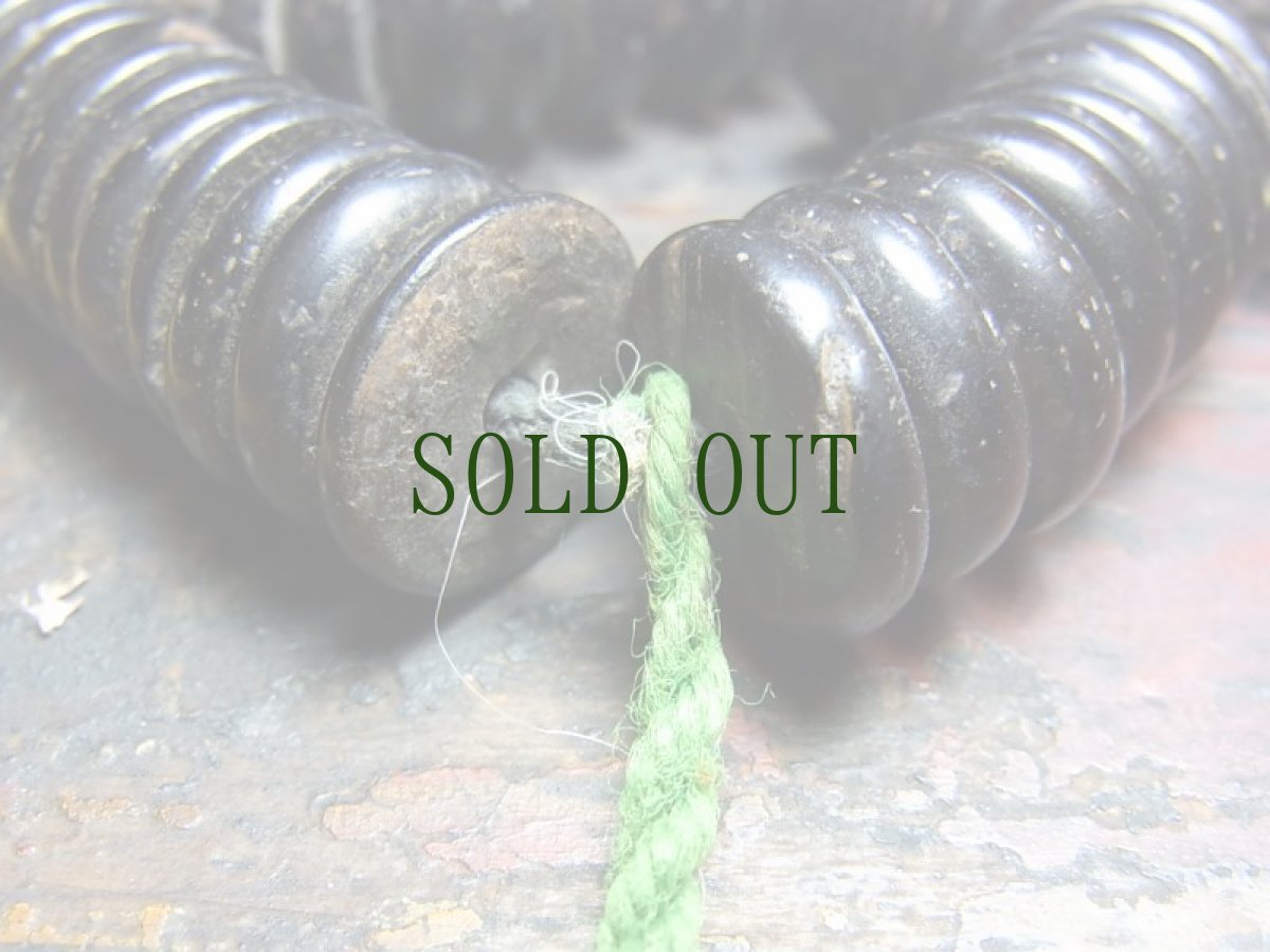 画像10: チベット・老椰子玉とペマラカの天玉、スンドゥ、カウンターの御数珠　(Tibetan old palm beads  mala )　100玉 (10)