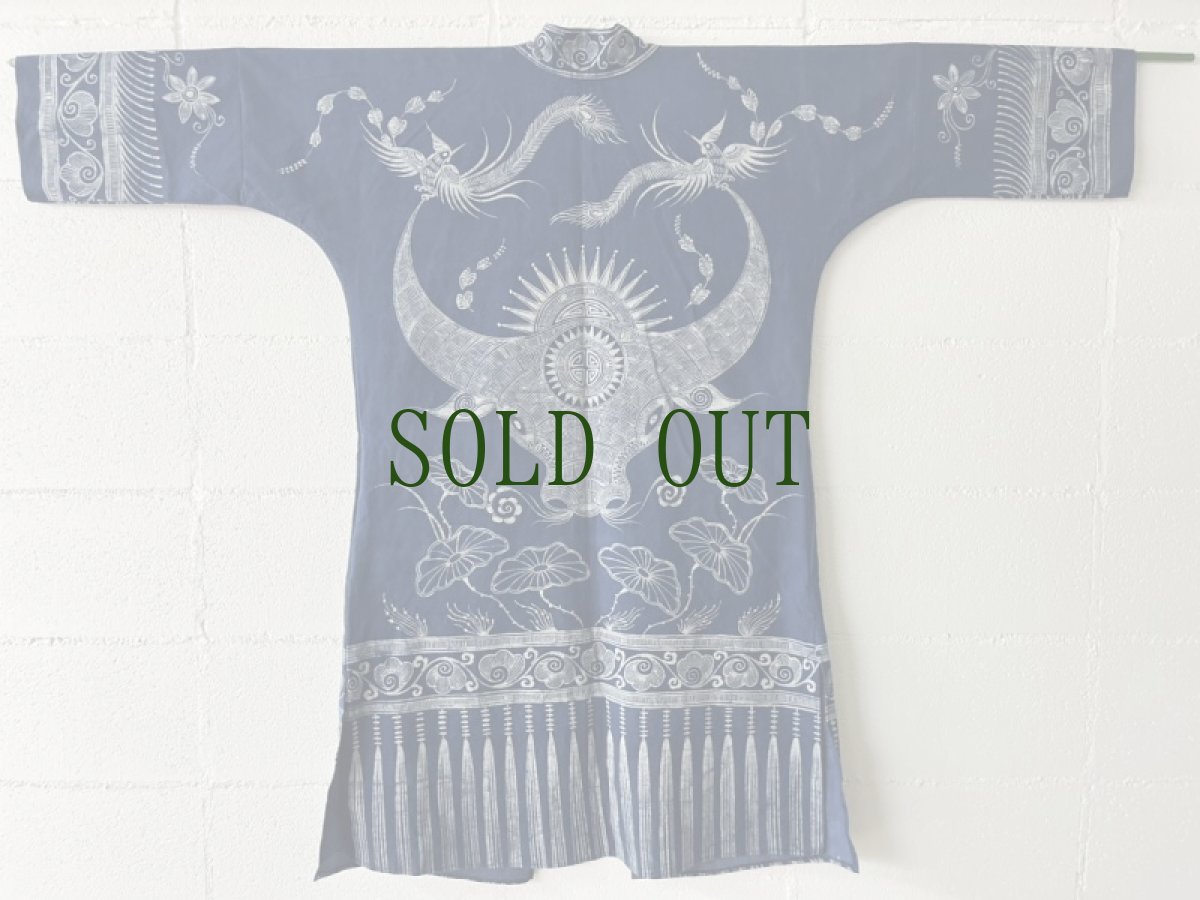 画像2: 革家苗族　ロングジャケット（ガージア・ミャオ族）木綿・藍染・ろうけつ染め・ポケット付き (2)