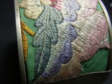 画像6: 貴州省ミャオ族の刺繍古裂バングル(苗銀)　Old embroidery Miao silver bangle (6)