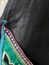 画像6: 貴州省丹塞県・百鳥衣苗族（ミャオ族）　刺繍・藍染・頭紋布　木綿ジャケット（希少・ビンテージ） (6)