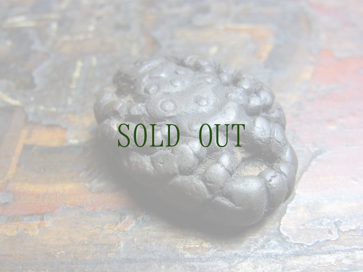 画像2: チベット・蠍のツァツァ（薬擦擦）秘薬・護符（アンティーク）希少 (2)