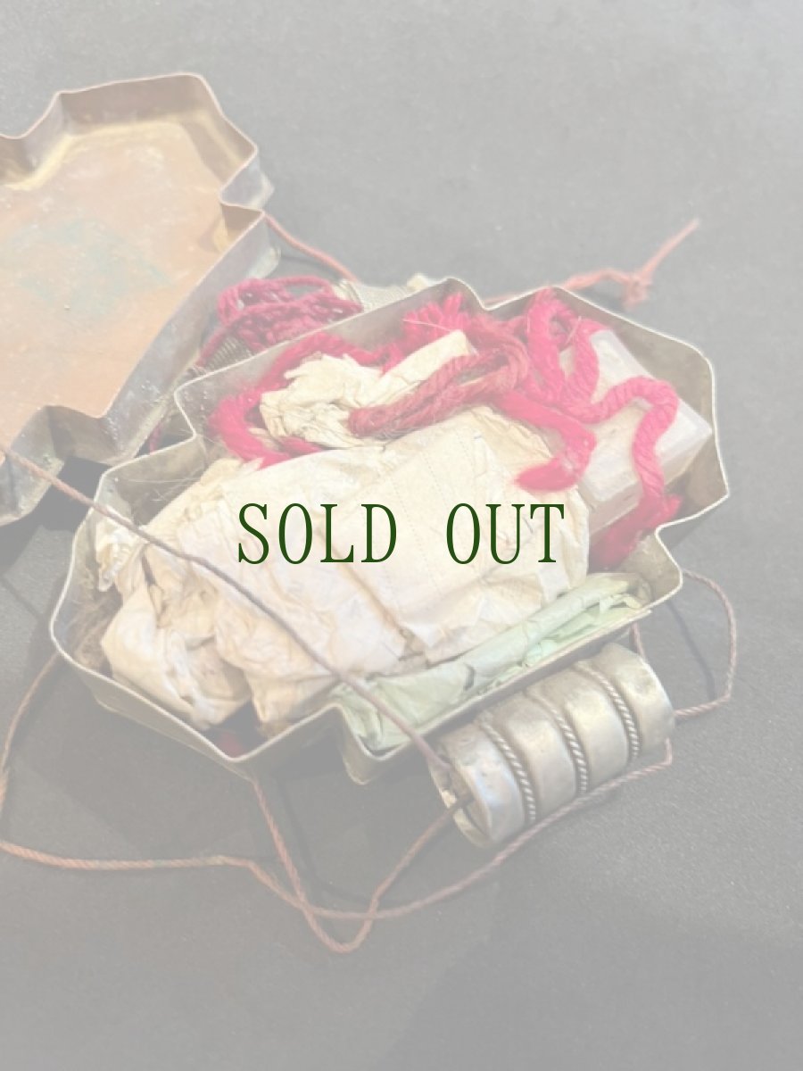 画像7: オールド・ガウ　（チベット密教御守り箱/Old Tibetan GAU）　中身あり（マニリブ・スンドゥ） (7)